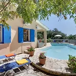 Elena Villa *
